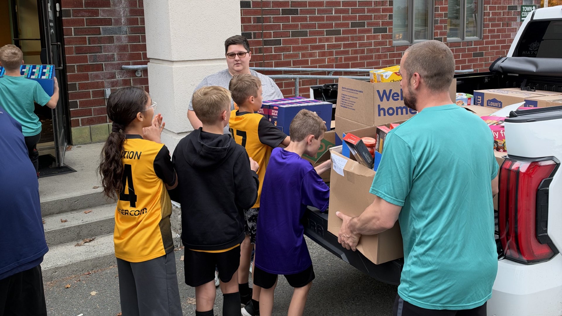 Clifton Park Soccer Club makes sizable donation to CAPTAIN — WNYT NewsChannel 13 (Albany)